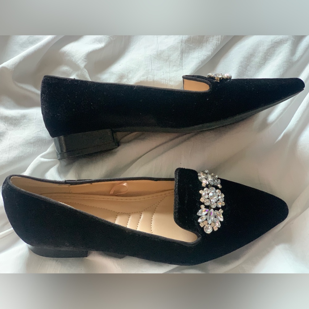 Adrienne Vittadini 8.5 Elegant Black Velvet Loafers with Crystal Embellishments